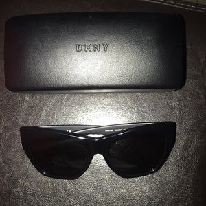 CAT EYE DKNY DY4156 Sunglasses